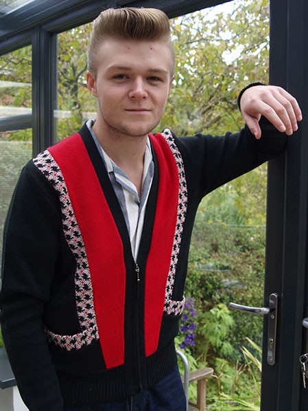 Classic Lounge Cardigan - Black/Red
